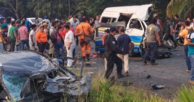 Choque entre transporte público y vehículo particular en la Vía Corta Cunduacán-Villahermosa en Tabasco resulta en 12 víctimas mortales