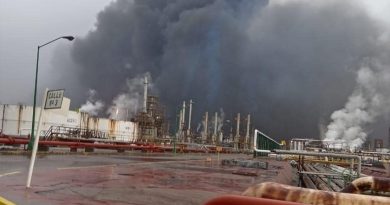 Incendio en refinería de Pemex en Salina Cruz, Oaxaca, causa alarma entre la población tras explosión y columnas de humo negro