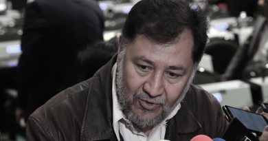 Senador Gerardo Fernández Noroña acusa agresión física y verbal en sala VIP del AICM; vincula el incidente con la reforma judicial