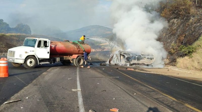 Trágico accidente en la Autopista Siglo 21 en Michoacán: Choque entre ...