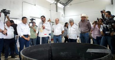 Inauguran una piscifactoría… sin agua: Javier May presume un cascarón seco de 32 millones mientras campesinos denuncian la farsa.