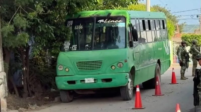 Terror en Sinaloa: sicarios atacan camión lleno de estudiantes de secundaria y hieren al conductor